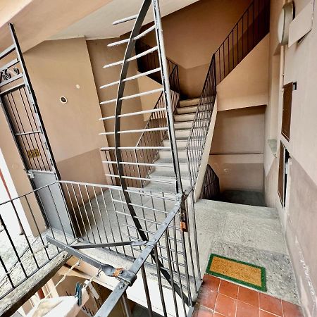 Abstract House Design Home In Center Of 都灵 外观 照片