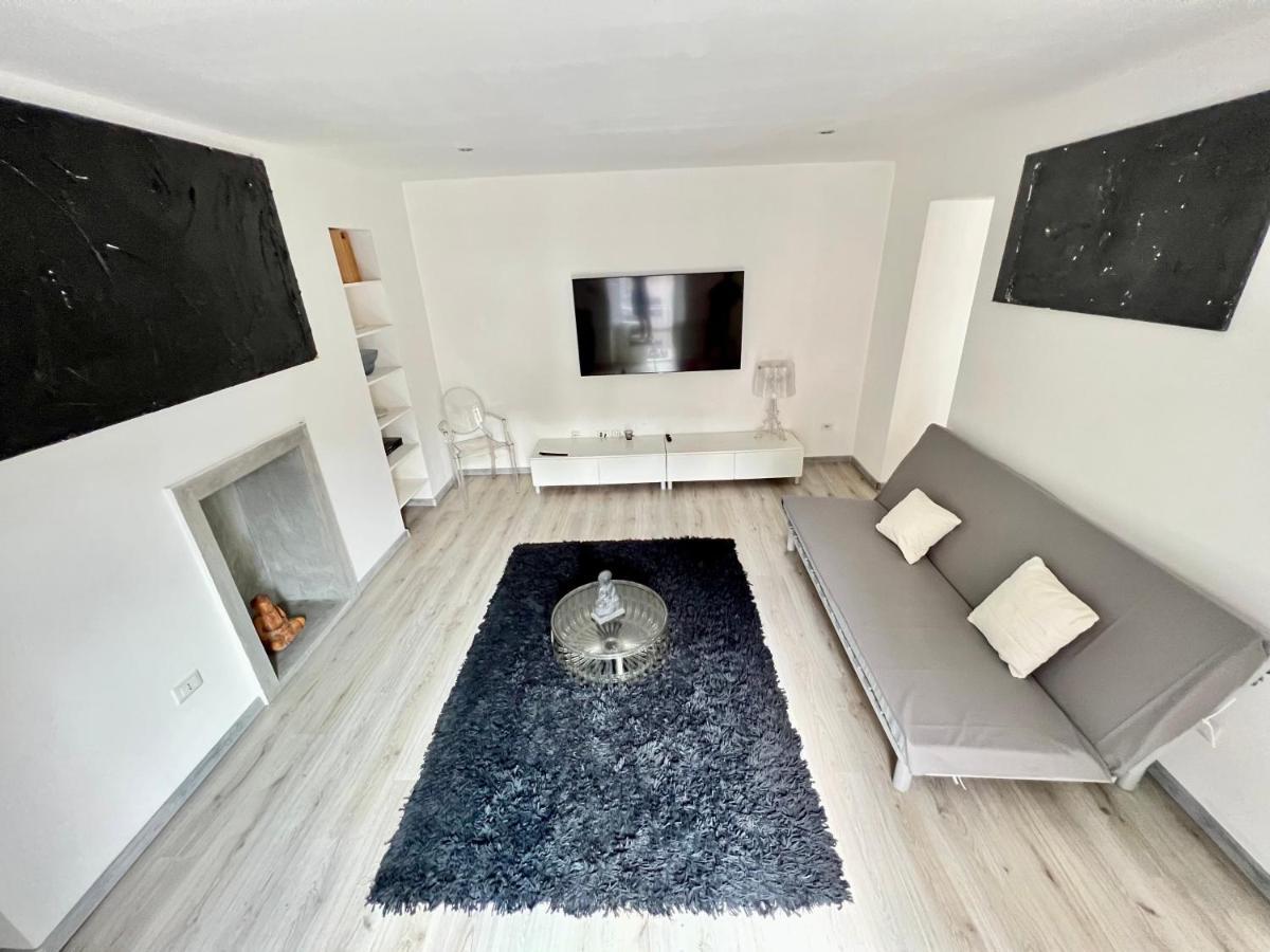 Abstract House Design Home In Center Of 都灵 外观 照片