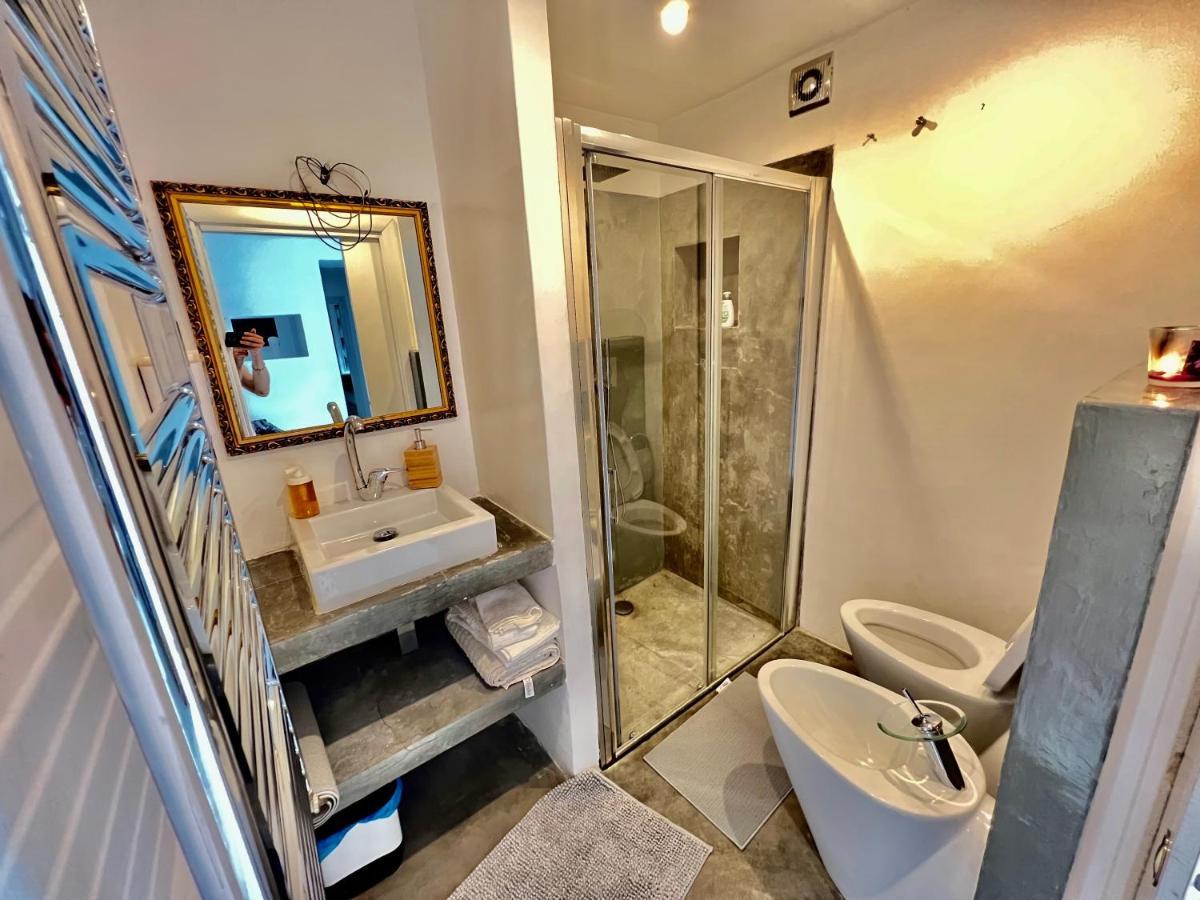 Abstract House Design Home In Center Of 都灵 外观 照片