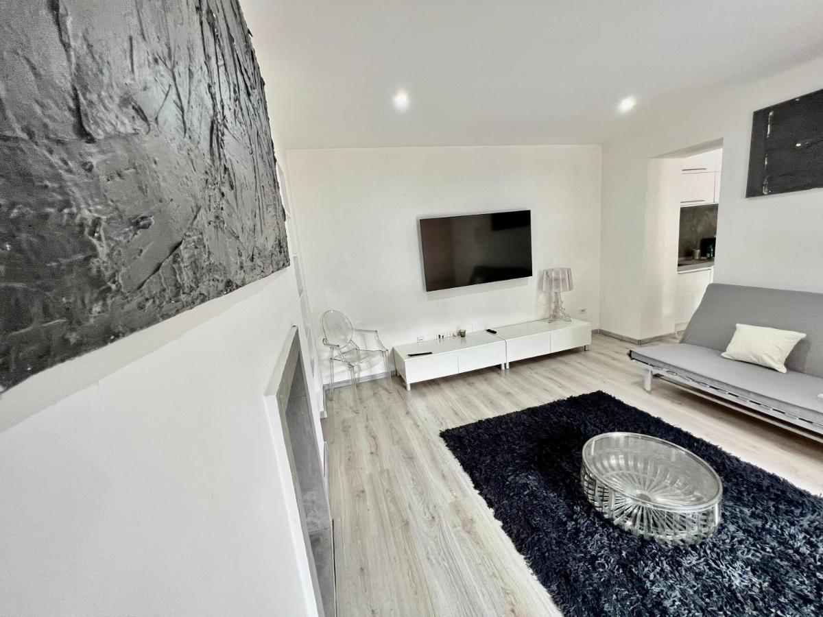 Abstract House Design Home In Center Of 都灵 外观 照片